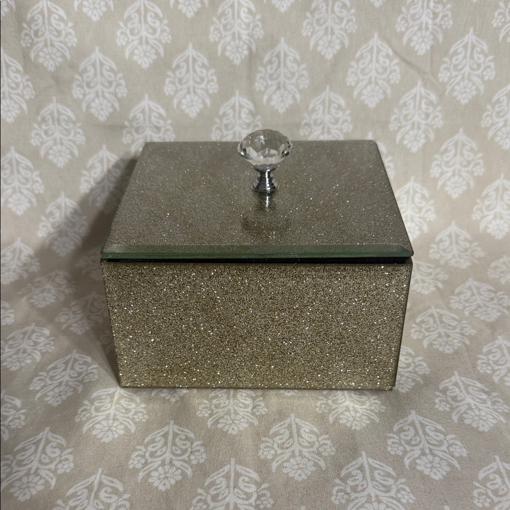 bebe Gold Jewelry Organizer with Knob